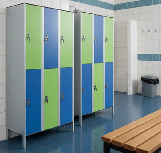 Arredamenti per spogliatoi piscina